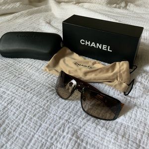 CHANEL Sunglasses
